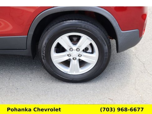 Used 2019 Chevrolet Trax LT w/ Sun & Sound Package image 27