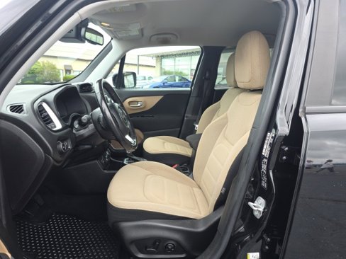 Used 2018 Jeep Renegade Latitude w/ Cold Weather Group image 10