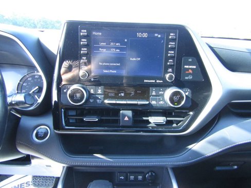 Used 2021 Toyota Highlander XLE image 24