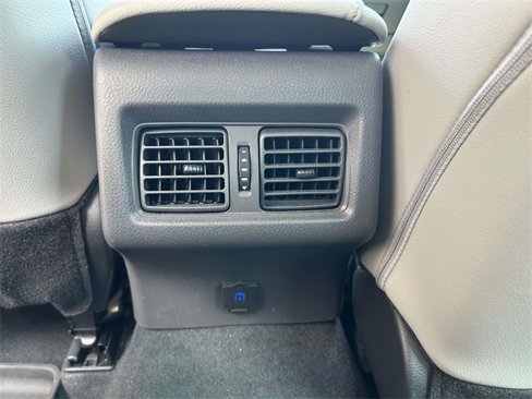 Used 2022 Toyota Camry XLE image 15