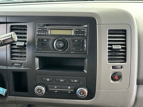 Used 2017 Nissan NV 2500 S image 17