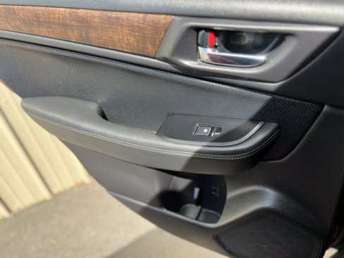 Used 2015 Subaru Outback 3.6R Limited image 22