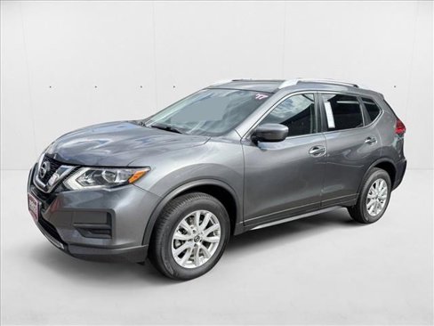 Used 2017 Nissan Rogue SV image 1