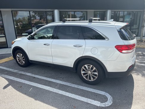 Used 2016 Kia Sorento LX w/ LX Convenience Package image 2
