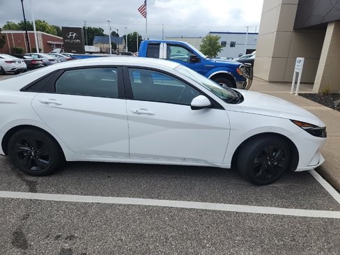 Used 2023 Hyundai Elantra Blue image 5
