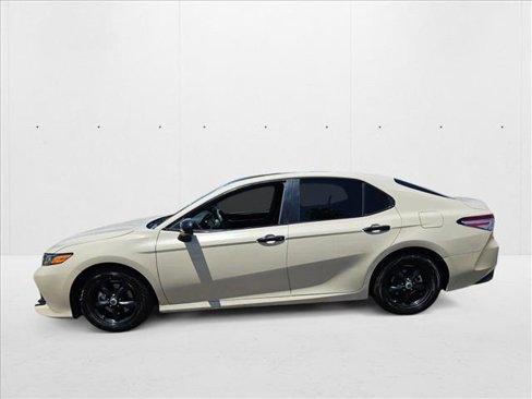 Used 2018 Toyota Camry LE image 8