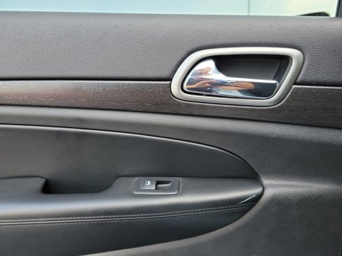 Used 2018 Jeep Grand Cherokee Laredo image 12