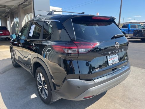 Used 2023 Nissan Rogue SV w/ SV Premium B Package image 4
