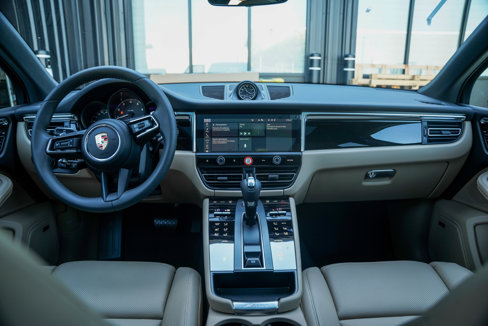Certified 2025 Porsche Macan image 24