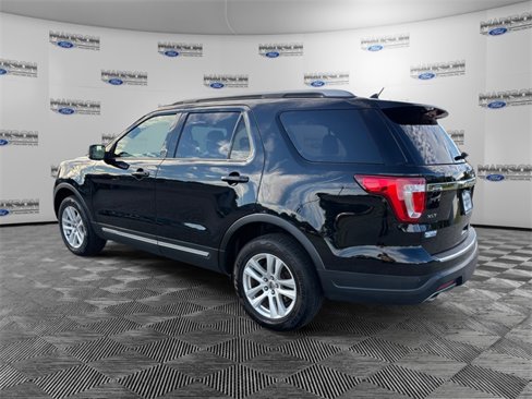 Used 2018 Ford Explorer XLT w/ Equipment Group 202A image 3