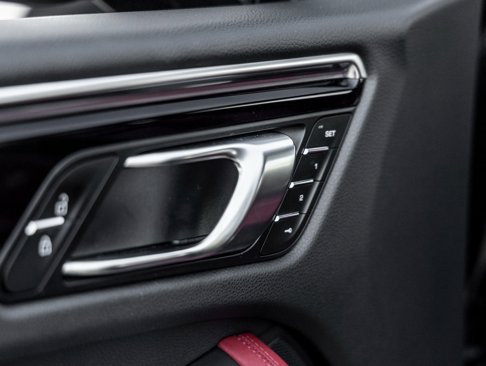 Certified 2023 Porsche Macan image 20