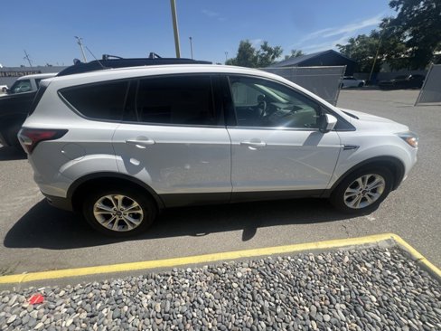Used 2017 Ford Escape SE image 2