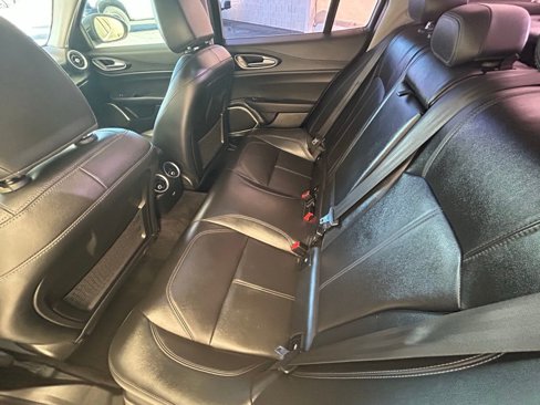 Used 2018 Alfa Romeo Giulia image 19