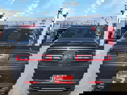 Used 2019 Dodge Challenger SXT image 5