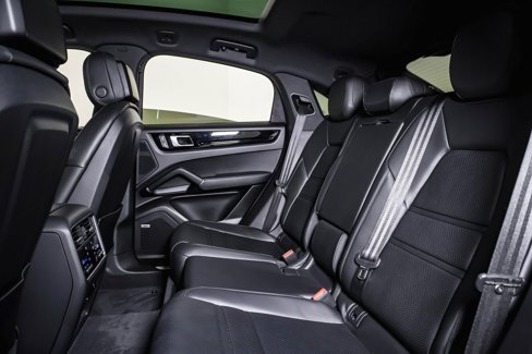 Certified 2022 Porsche Cayenne Coupe image 17