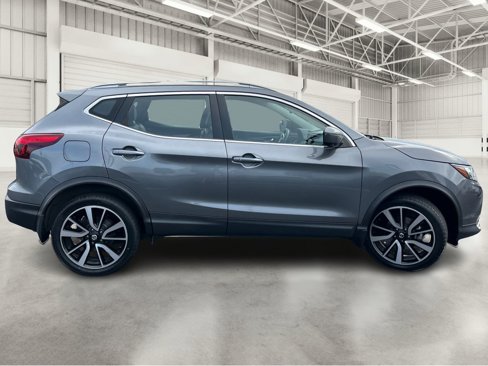 Used 2019 Nissan Rogue Sport SL w/ Premium Package image 4