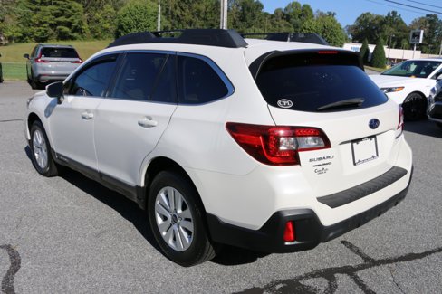 Used 2018 Subaru Outback 2.5i Premium image 3