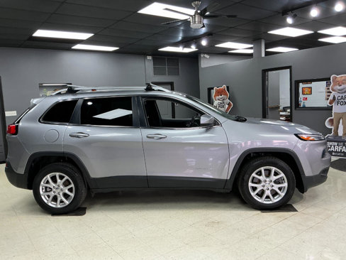 Used 2017 Jeep Cherokee Latitude image 9