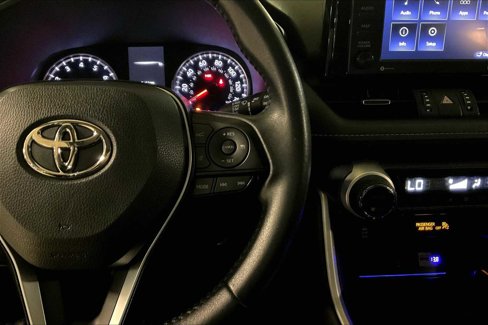 Used 2022 Toyota RAV4 XLE Premium image 23