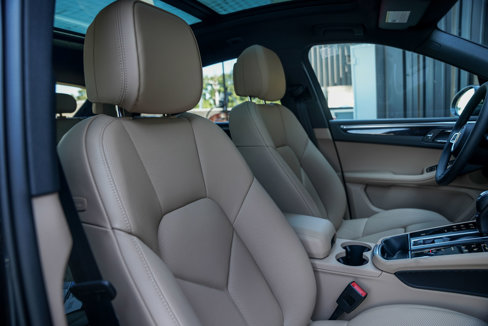 Certified 2025 Porsche Macan image 34