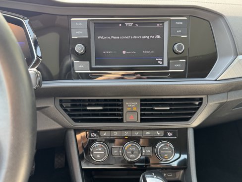 Used 2024 Volkswagen Jetta SE image 12