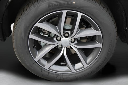 Certified 2025 Land Rover Discovery Sport S image 5