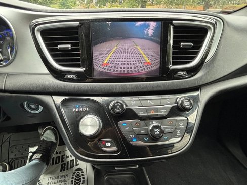 Used 2019 Chrysler Pacifica Touring Plus w/ S Appearance Package image 21