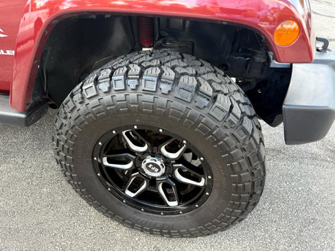 Used 2010 Jeep Wrangler Sahara image 9