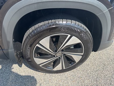 Certified 2024 Volkswagen Taos SE image 14