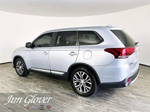 Used 2017 Mitsubishi Outlander SE image 10