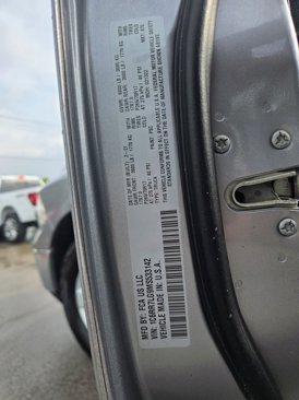 Used 2021 RAM 1500 Classic SLT image 12