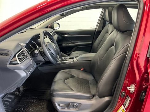 Used 2018 Toyota Camry XSE image 9