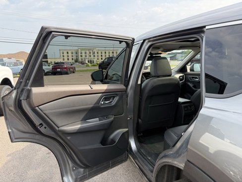 Used 2021 Nissan Rogue SL w/ Premium Package image 17