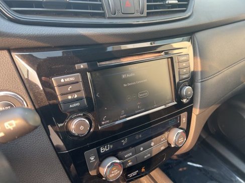 Used 2020 Nissan Rogue SV image 9