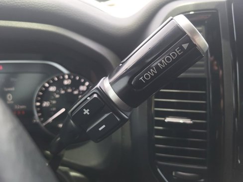 Used 2023 Nissan Titan SV w/ SV Convenience Package image 16