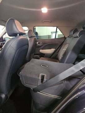 Used 2021 Hyundai Venue image 30