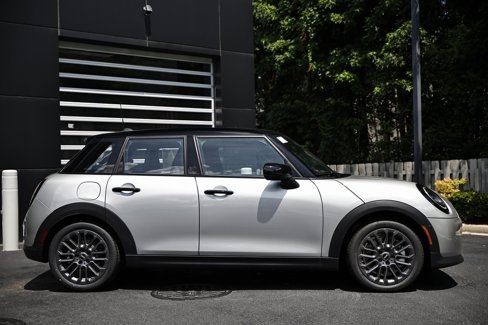 New 2025 MINI Cooper 4-Door Hardtop image 3