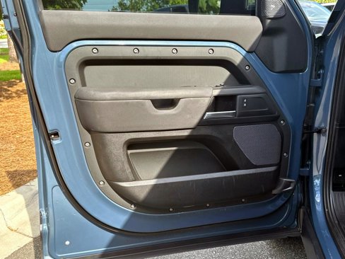 Used 2020 Land Rover Defender 110 image 17