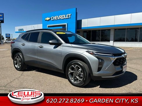 Certified 2024 Chevrolet Trax LT w/ Driver Confidence Package image 1