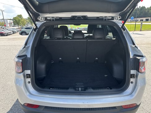 Used 2024 Jeep Compass Latitude image 18