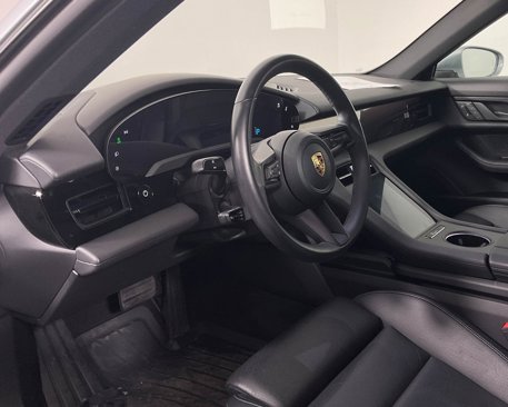 Used 2023 Porsche Taycan image 5