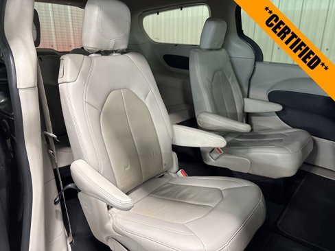 Certified 2021 Chrysler Pacifica Touring-L image 19
