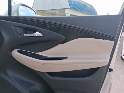 Used 2017 Buick Envision Essence image 32