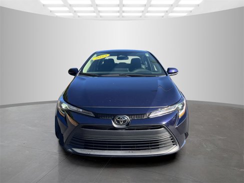 Used 2023 Toyota Corolla LE image 2
