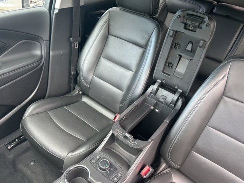 Used 2024 GMC Terrain SLT image 25