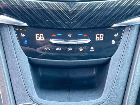 Used 2023 Cadillac XT6 Premium Luxury image 16