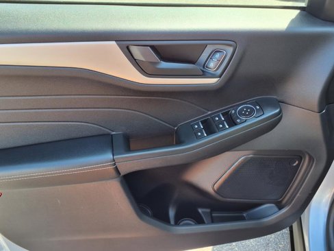 Used 2022 Ford Escape SE image 13