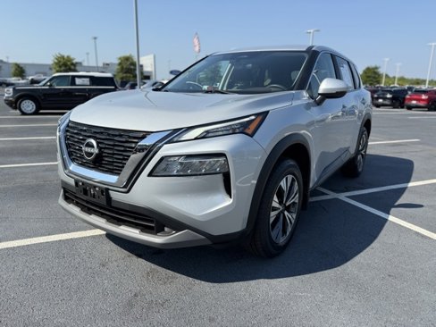Used 2023 Nissan Rogue SV image 3