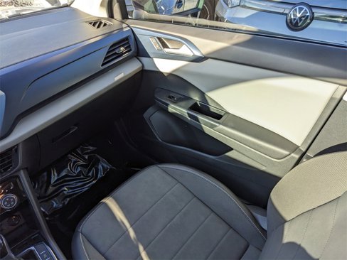 Certified 2023 Volkswagen Taos SE w/ Panoramic Sunroof Package image 18