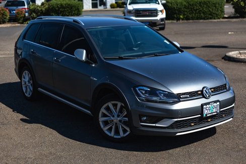 Used 2017 Volkswagen Golf Alltrack image 2